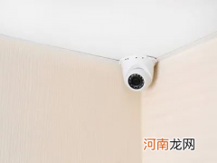 歌莉娅试衣间上方惊现摄像头，网友：离谱！