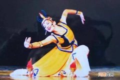 蒙古族民间舞的动作有哪些特点