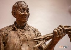 欣赏雕塑时需考虑的因素不包括