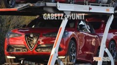 前脸大灯组变化明显 新款Stelvio谍照曝光