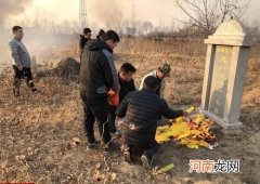 怎么清除坟墓周围的草 清理坟草有什么讲究 清理坟草禁忌