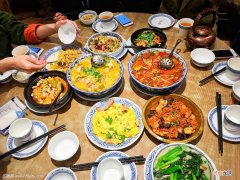 快餐塑料盒可以放微波炉加热么 塑料盒可以用微波炉加热么