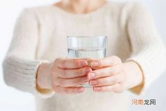 每天八杯水的正确时间 女人一天八杯水时间表