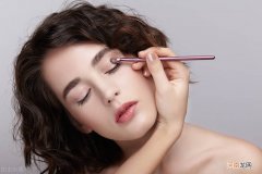 科学解释眼皮跳的原因 女人右眼跳是财还是灾