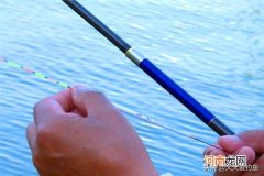 野钓鲫鱼拉饵调漂最佳方法 拉饵钓鲫鱼调漂的正确方法