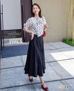 黄皮穿冷色调衣服还是暖色调 暖黄皮适合什么颜色的衣服