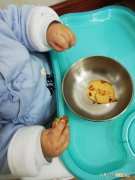 宝宝6个月以后吃什么辅食 4个月的婴儿可以吃什么辅食