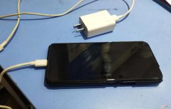 新手机刚买来怎么充电最好 新手机第一次怎么充电对电池好