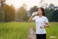 5公里半小时跑完什么水平 5公里跑步标准时间