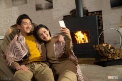 怎样看出别人喜欢你 男生对你有好感的5暗示