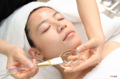 如何在半个月内变成冷白皮 冷白皮可以后天形成吗