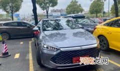 提新车时4s店必须给的6样东西 提新车打死都要这样要赠品