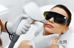 激光去脸上的毛会损伤皮肤吗 激光脱毛可以脱脸上的汗毛吗