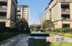 物业交接是交给业主委员会还是交给新物业 小区物业费的收取标准不一样公平