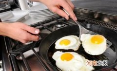 粘锅和烧黑的锅底不是问题！教你这样洗锅