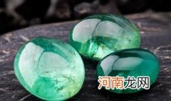 翡翠为什么会带黑 翡翠为什么越带越黑