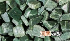 翡翠原石的种怎么看 原始翡翠什么样子