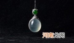 为什么有的翡翠是白色的 高货翡翠为什么是白色