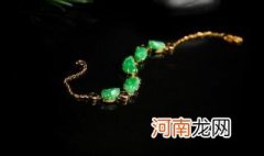 年轻小姑娘适合戴翡翠吗 年轻女孩带什么样翡翠