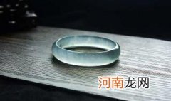 翡翠手镯怎么鉴别好坏 翡翠手镯的好坏怎么看