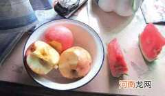 苹果没吃完为什么会变色 削完的苹果为什么会变色