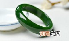 商场翡翠镯子怎么选，在商场买的翡翠手镯是物有所值吗