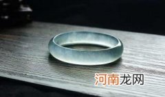 翡翠镯子变黑 翡翠玉镯变黑怎么清洗