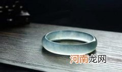 翡翠表面有划痕 翡翠有划痕发亮