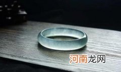 怎么样辨别翡翠镯子真假，如何判断翡翠镯子真假