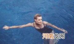 游泳蛙泳口诀有哪些 游泳蛙泳口诀