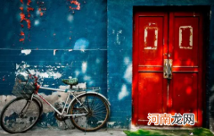 大门怎么贴门神和福字2022