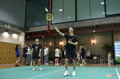 新羽毛球拍拍柄上的膜撕不撕 缠手胶要不要撕掉塑料膜