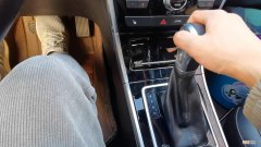 新手开车自动挡起步的正确步骤 开自动挡汽车的正确步骤