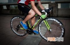 死飞自行车爬坡技巧