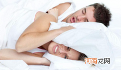 睡觉打鼾枕头怎么垫比较好