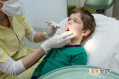 拔牙棉球吐出来后还要重新咬个新棉球吗