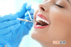 拔牙后棉球怎么拿出来