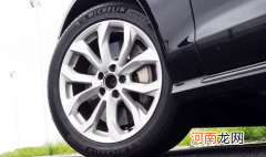 坏一个轮胎要换2个吗