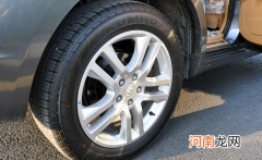 轮胎被石子扎一个洞但没漏气还能开吗