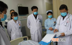 医院查房为什么是一帮医生来