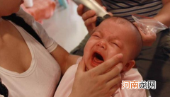 满月宝宝头顶掉秃了怎么回事