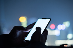 发现老公联系前女友怎么处理 老公跟前任聊天是精神出轨吗