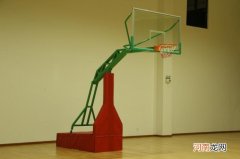 手动液压篮球架使用方法
