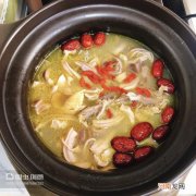 猪肚煲鸡加什么煲汤料