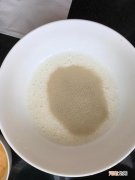 为什么酵母不能接触牛奶