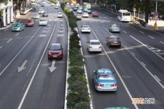 描写车辆井然有序的句子