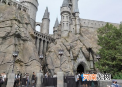 北京环球影城里面吃饭贵吗