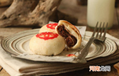 月饼放冰箱又拿出来常温放会坏吗