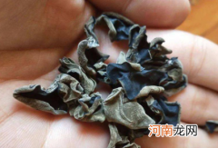 发霉的木耳用热水烫了可以吗