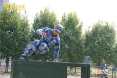 四百米障碍通关技巧 400米障碍有哪些项目